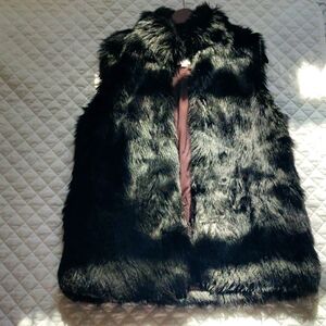 Gap faux fur sleeveless jacket S